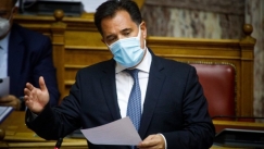 Καταγγελία ΣΥΡΙΖΑ πως ο Άδωνις κατέθεσε fake news στην Βουλή: «Μπέρδεψε την ιδιότητα του Υπουργου με αυτή του τρολ» (vids)