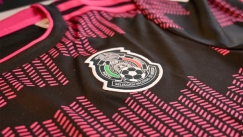 Μεξικό: Πρωτοποριακή και «μαγική» η νέα ροζ-μαύρη φανέλα (pics)