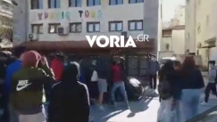 Θεσσαλονίκη: Στα χέρια μαθητές σε υπό κατάληψη σχολείο για τα self tests (vids)
