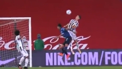 Κριστιάνο Ρονάλντο: Στόπαρε με «πτήση», παραλίγο μαγική ασίστ με τακουνιά (vid)