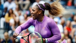 Ο Τσιτσιπάς συνεχάρη την Σερένα Ουίλιαμς για τα 1.000 ματς και έστειλε… πρόσκληση για να παίξουν μαζί στο μεικτό (vid)