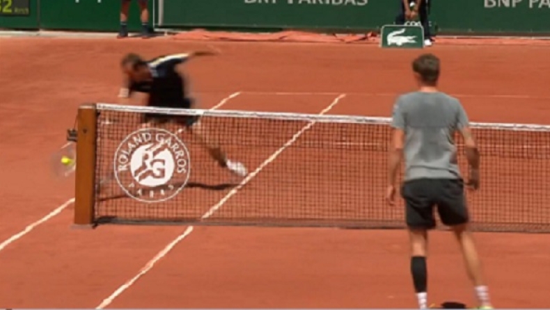 Roland Garros: Το Α-ΠΙ-ΣΤΕΥ-ΤΟ drop shot του Μπούμπλικ στο ματς με τον Μεντβέντεφ (vid)