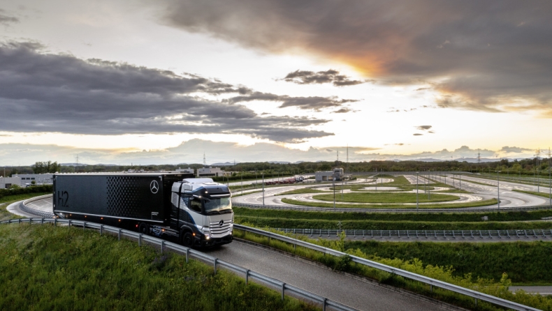 Δίκτυο σταθμών υδρογόνου για φορτηγά σχεδιάζουν Daimler και Shell