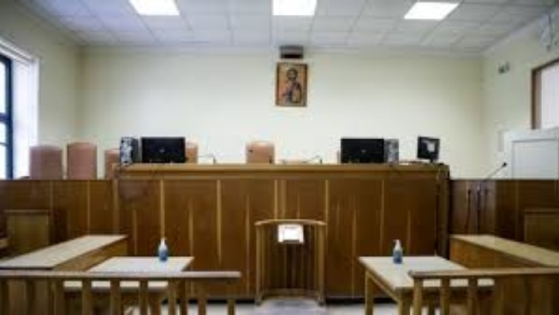 Βολιώτης πετούσε αυγά, ντομάτες και εσώρουχα σε χήρα που δεν... ανταποκρινόταν 