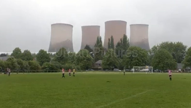 Αγώνας στην Αγγλία διακόπηκε εξαιτίας κατεδάφισης πυρηνικού εργοστασίου (vids)