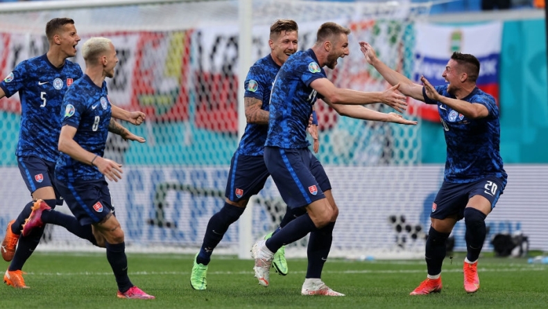 Πολωνία - Σλοβακία 1-2: Αυτογκόλ, αποβολή και... έκπληξη! (vids)