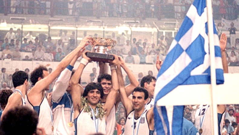 Υπόκλιση-αφιέρωμα FIBA σε Γιαννάκη: «Η περηφάνια τη Ελλάδας»