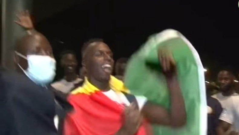 Στην Σενεγάλη αποθέωσαν τον Μεντί για το Champions League (vid)