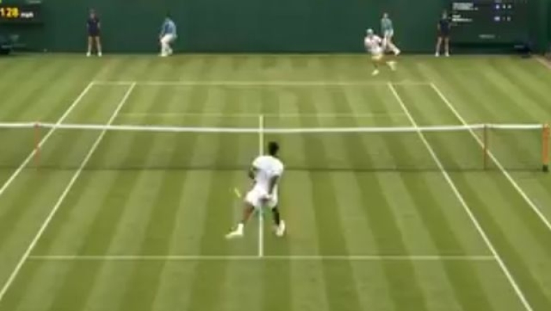 Έκρυψε... την μπάλα ο Μονφίς στην πρεμιέρα του στο Wimbledon (vid)