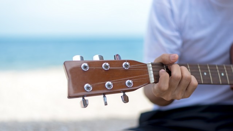Μάθε πώς θα κάνεις δική σου μια κιθάρα την Παγκόσμια Ημέρα Μουσικής