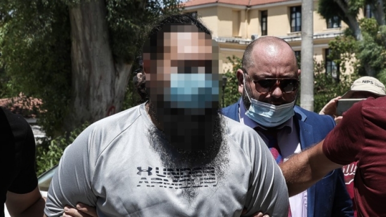 Προφυλακίστηκε ο ιερέας για την επίθεση με καυστικό υγρό, δεκτό το αίτημά του για ψυχιατρική πραγματογνωμοσύνη