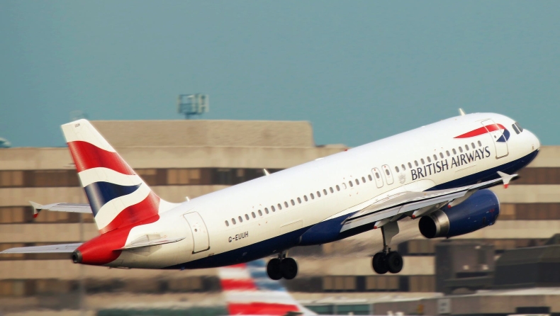 Κατέρρευσε μύτη αεροπλάνου της British Airways σε αεροδιάδρομο του Χίθροου