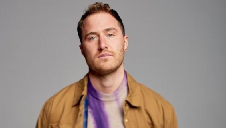 Γνωστός τραγουδιστής πάτησε στην κορυφή του Έβερεστ για καλό σκοπό (vid)