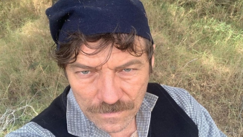 O Γιάννης Στάνκογλου έκανε τατουάζ το σήμα του David Bowie (vid)