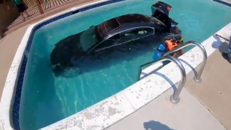 Νεαρός υποψήφιος οδηγός μπέρδεψε το γκάζι με το φρένο και έριξε το Ι.Χ σε πισίνα (vid)