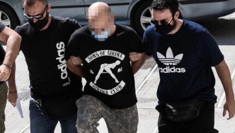 Ηλιούπολη: Νέα καταγγελία κατά του αστυνομικού, «με πολιορκούσε και με πίεζε να εκδίδομαι» (vid)