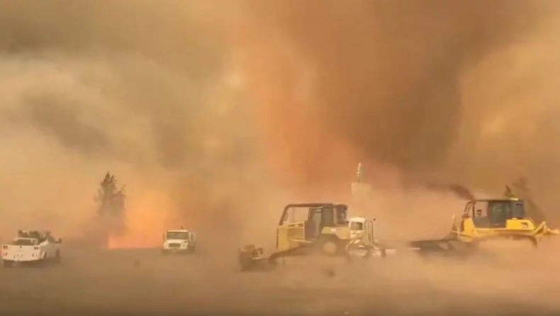 Εντυπωσιακό βίντεο με πυροστρόβιλο στη διάρκεια πυρκαγιάς στη βόρεια Καλιφόρνια (vid)