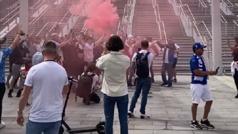 Ιταλία - Αγγλία: Τρέλα οπαδών με καπνογόνα και συνθήματα από το πρωί στο «Γουέμπλεϊ» (vid)