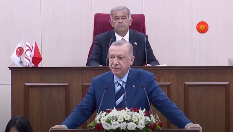 Ξεκίνησε το επικοινωνιακό σόου ο Ερντογάν: Νέος «προεδρικός» και «Βουλή» τα… καλά νέα, «Εθνική υπόθεση το Κυπριακό» (vids)
