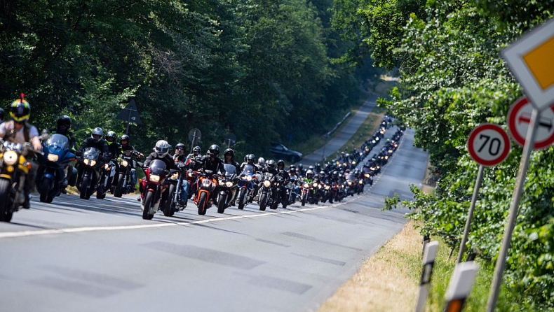 20.000 μοτοσικλετιστές μαζεύτηκαν στη Γερμανία για να χαροποιήσουν ένα 6χρονο άρρωστο αγόρι (vid)