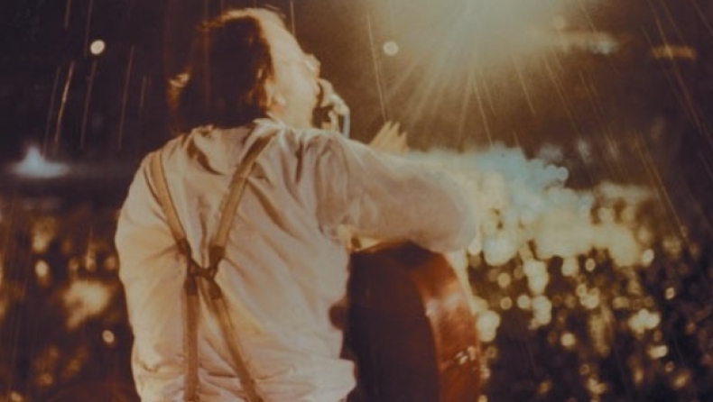 Στο πάρτι του Λουκιανού στην Βουλιαγμένη είχε 100.000 κόσμο και η κίνηση έφτανε ως το κέντρο της Αθήνας (pics & vid)