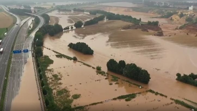 Σε κατάσταση επιφυλακής η Ολλανδία καθώς τα πλημμυρισμένα ποτάμια απειλούν κατοικημένες περιοχές (vid)