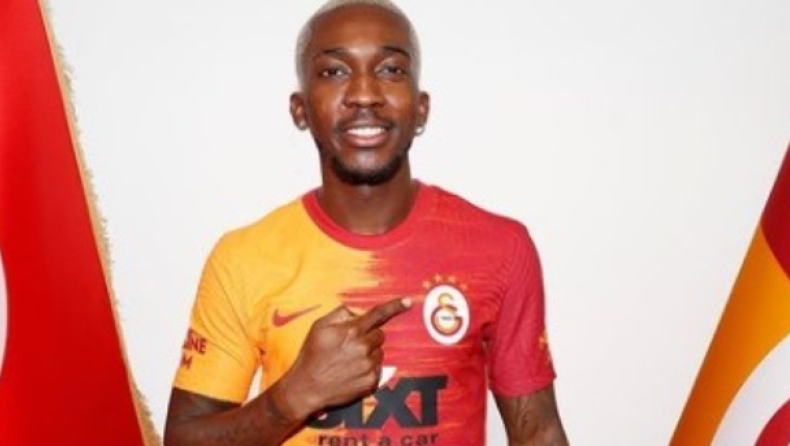 Το ποδοσφαιρικό ταξίδι του Ονιεκούρου από την Αφρική και το Κατάρ στην Ευρώπη και η λατρεία για τον Ανρί (vid)