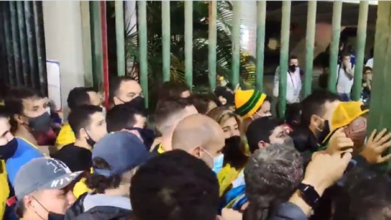 Copa America: «Χαμός» στις πύλες του «Μαρακανά», κανένας έλεγχος και είσοδος μέχρι και με πλαστά τεστ (vid)