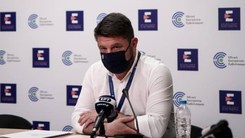 LIVE οι έκτακτες ανακοινώσεις του Χαρδαλιά, μετά την «έκρηξη» των κρουσμάτων (vid)