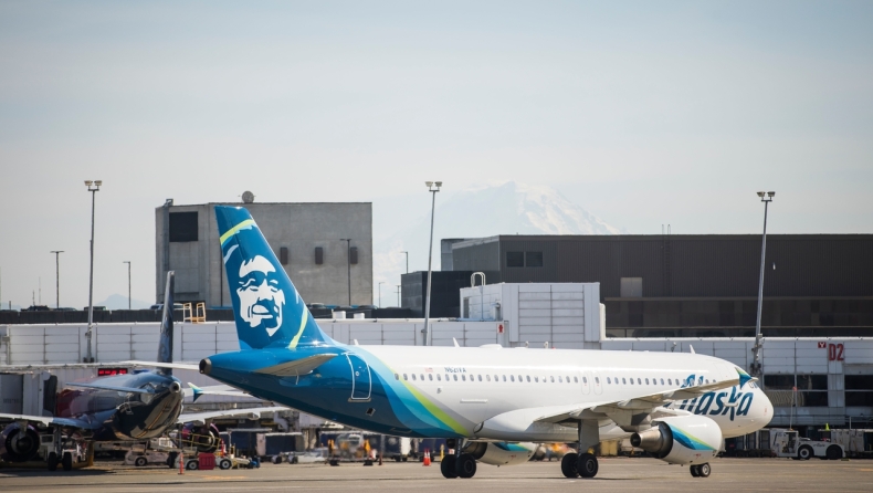 Φωτιά πήρε smartphone σε αεροσκάφος της Alaska Airlines, απομακρύνθηκαν με ασφάλεια οι επιβάτες