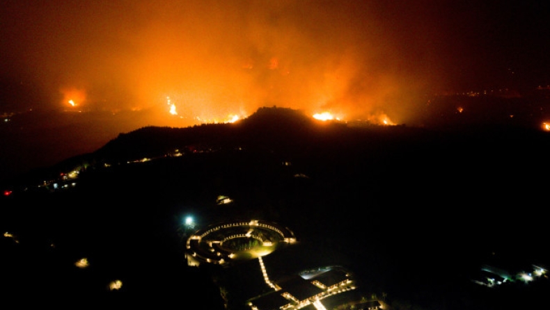  Κέιτ Μπλάνσετ για τις φωτιές στην Ελλάδα: «Να φύγουμε και να αφήσουμε τα σπίτια μας;»