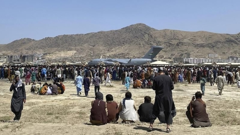 Οι Βρετανοί έχουν «αξιόπιστη πληροφορία» για επίθεση αυτοκτονίας στο αεροδρόμιο της Καμπούλ