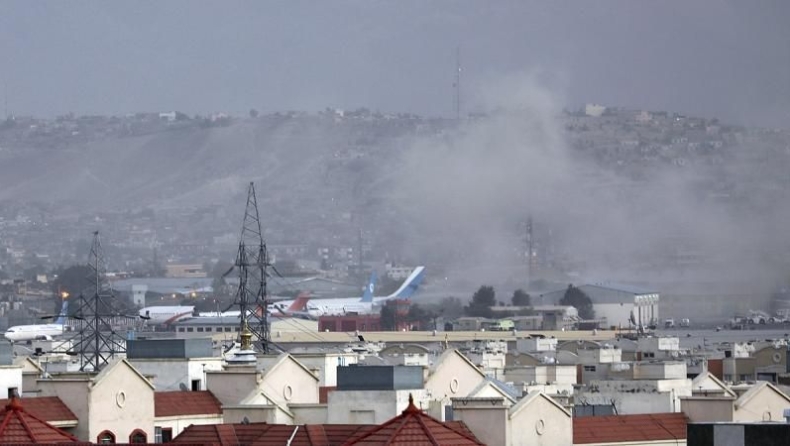 Ξεπέρασαν τους 100 οι νεκροί της επίθεσης στο αεροδρόμιο της Καμπούλ (vid)