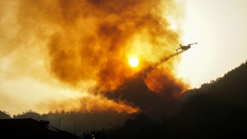 Ανεξέλεγκτη η κατάσταση με τις φωτιές: Έρχονται αεροπλάνα από Σουηδία και πυροσβέστες από την Γαλλία (vid) | PLUS by gazzetta