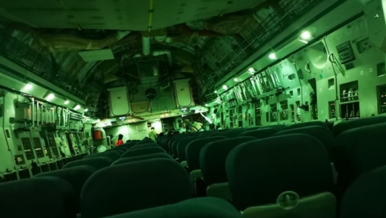 Θυμός και λύπη για το άδειο αεροπλάνο που επέστρεψε από την Καμπούλ (pic & vids)