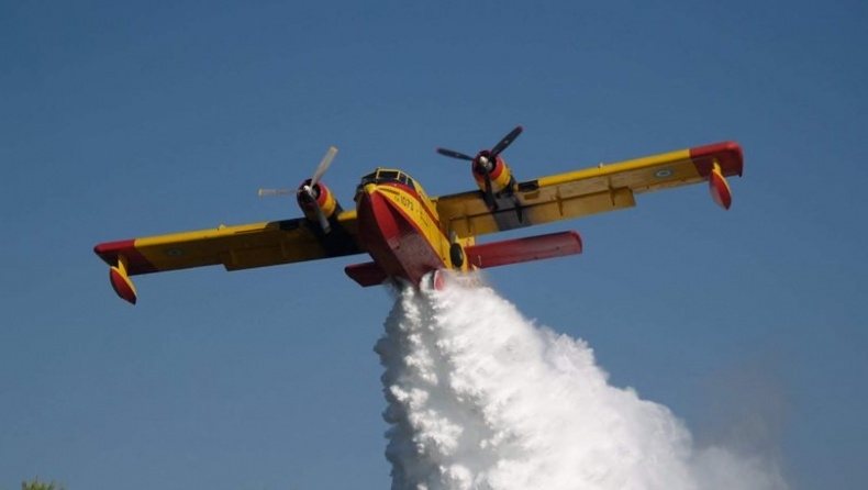 Δεν πετάνε τα Canadair στην φωτιά της Ν. Εύβοιας (vid)