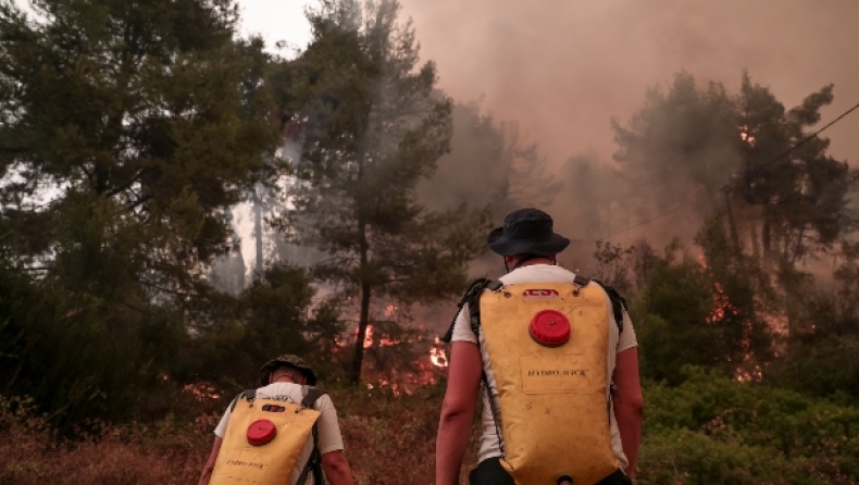 Μεγάλες αναζωπυρώσεις στη Β. Εύβοια σε Αβγαριά και Γαλατσώνα (vids)