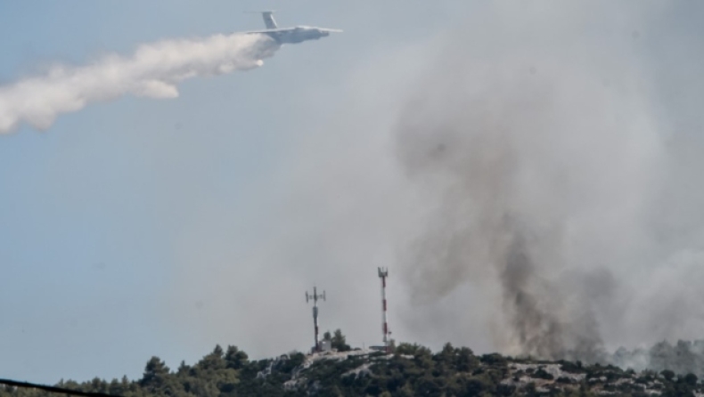 Φωτιά στα Βίλια: Τρίτη ημέρα αγωνίας καθώς συνεχίζονται οι αναζωπυρώσεις, «κινδύνευσαν πυροσβέστες» (vids)