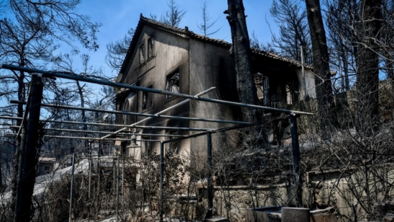 Φωτιά στην Αττική: Η επόμενη ημέρα, σε επιφυλακή όλη τη νύχτα οι πυροσβεστικές δυνάμεις υπό τον φόβο αναζωπυρώσεων 