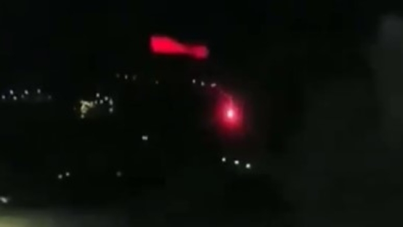 Φωτιά στην Κερατέα: Kαταγγελία για εμπρησμό, βίντεο με φωτοβολίδα να πέφτει στην πλαγιά (vid)