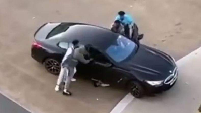 Σοκαριστικό βίντεο: Οδηγός έβαλε κάτω από τις ρόδες του μέλος συμμορίας (vid)