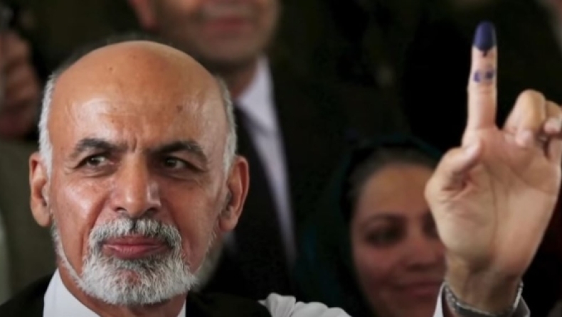 Ο πρόεδρος του Αφγανιστάν έφυγε με 4 αμάξια και 1 ελικόπτερο γεμάτο λεφτά: Άφησε 5 εκατ. γιατί… δεν χωρούσαν 