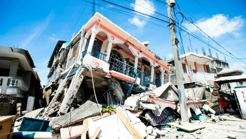 Μετασεισμός 5.9 ρίχτερ στην Αϊτή: Τουλάχιστον 304 οι νεκροί (pics & vids)
