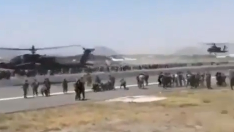 Ελικόπτερα στο αεροδρόμιο της Καμπούλ «άνοιξαν δρόμο» για να φύγει το αεροπλάνο C-17 (vid)