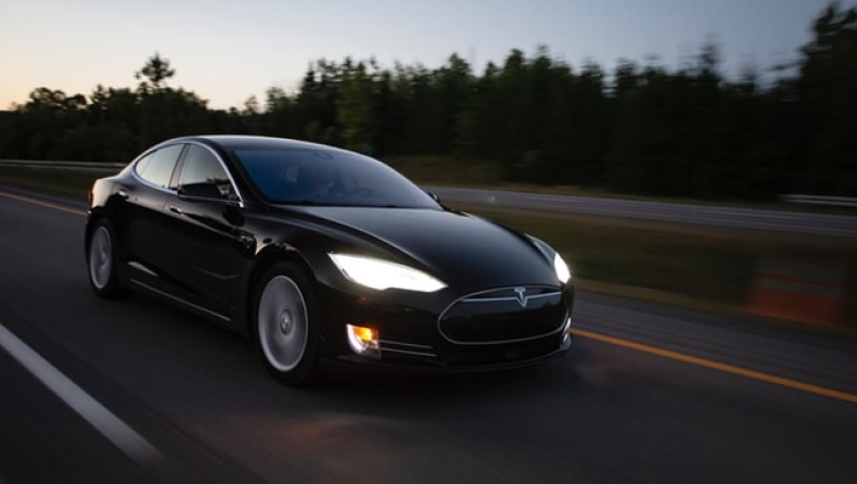 Ο αυτόματος πιλότος του Tesla ακινητοποίησε το όχημα με μεθυσμένο Νορβηγό οδηγό (vid)