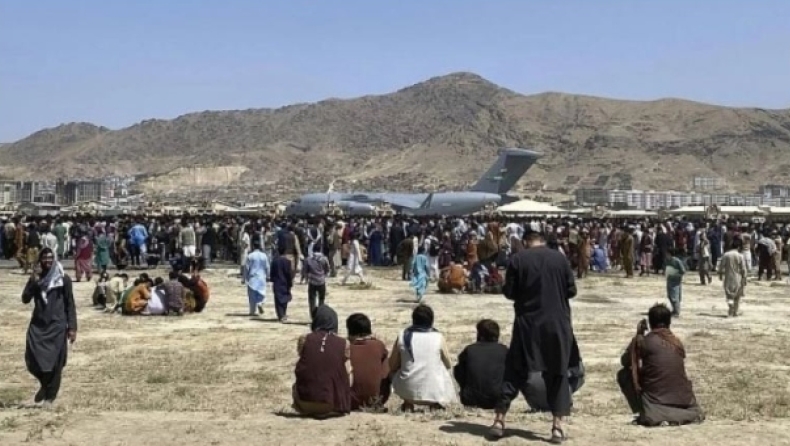 Έκρηξη στο αεροδρόμιο της Καμπούλ και πυρά κατά ιταλικού αεροσκάφους