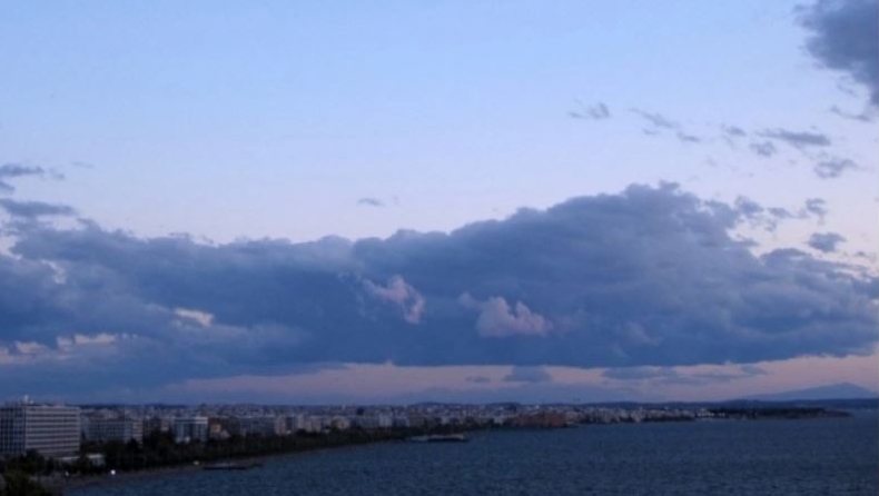 Καιρός (13/8): Πτώση της θερμοκρασίας και τοπικές βροχές (χάρτες & vid)