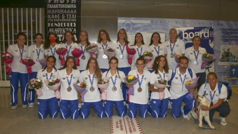 Επέστρεψε στην Ελλάδα η "ασημένια" εθνική νεανίδων 