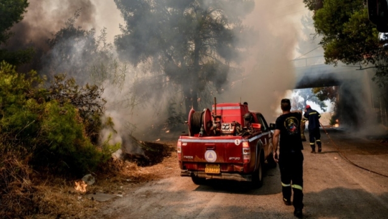 Η ενημέρωση της πυροσβεστικής για τις φωτιές σε Αττική, Βόρεια Εύβοια,  Ηλεία, Μεσσηνία και Ανατολική Μάνη | PLUS by gazzetta