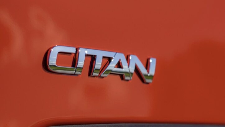 Citan: Νέο ελαφρύ επαγγελματικό φορτηγό από την Mercedes-Benz (vid)